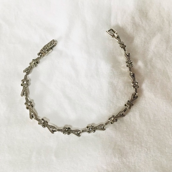 Intricate Silver Marcasite Bracelet - Picture 2 of 8
